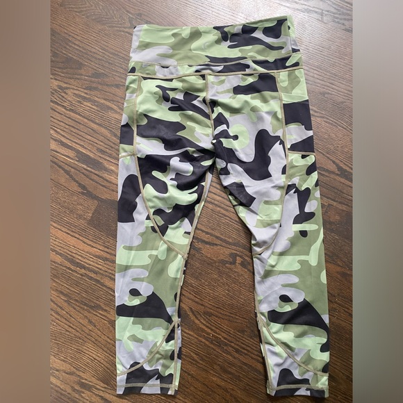 Zyia camo light n tight leggings with pocket size 14-16 GUC - Picture 3 of 5
